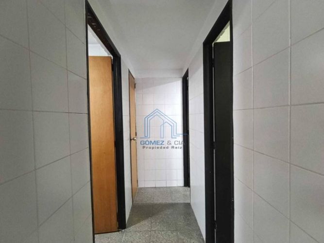 Oficina en arriendo en El Poblado, Medellín, 390 m² · foto 9 de 10