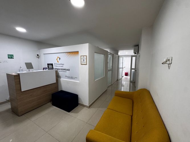 Oficina en venta en Santa Monica, Cali, 45 m² · foto 2 de 24