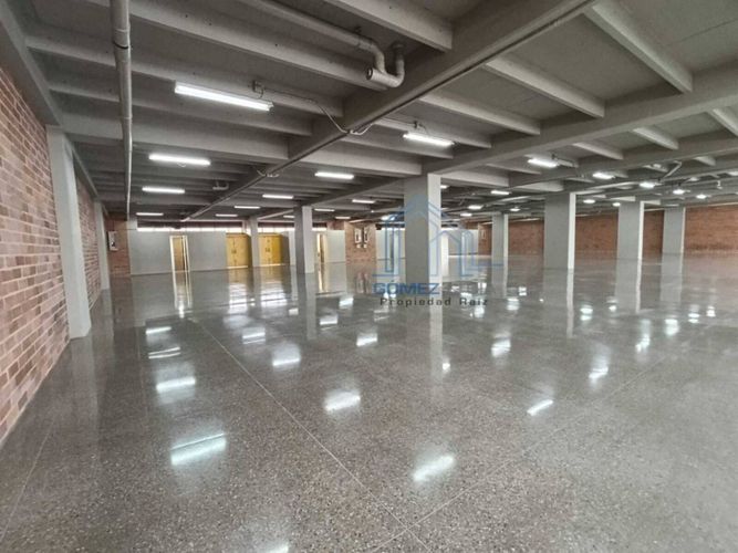 Oficina en arriendo en El Poblado, Medellín, 924 m² · foto 3 de 7