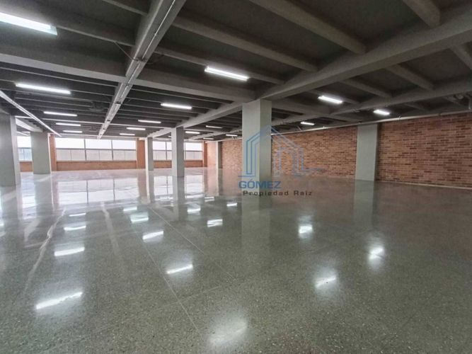 Oficina en arriendo en El Poblado, Medellín, 924 m² · foto 5 de 7