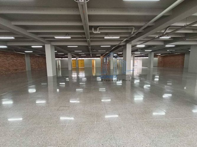 Oficina en arriendo en El Poblado, Medellín, 924 m² · foto 7 de 7