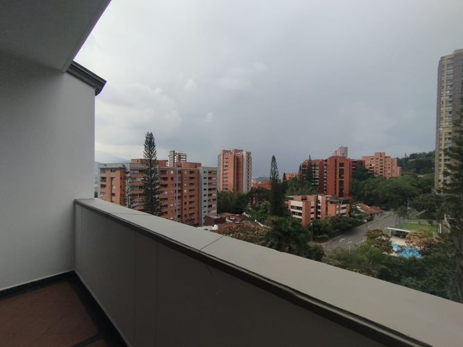 Apartamento de 3 alcobas en arriendo en Lalinde, Medellín, 130 m² · foto 2 de 12