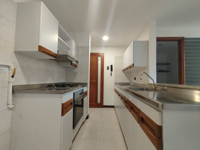 Apartamento de 3 alcobas en arriendo en Lalinde, Medellín, 130 m² · foto 3 de 12