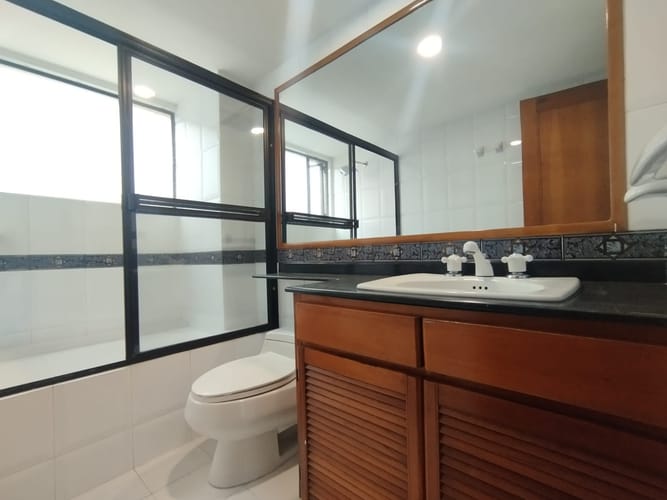 Apartamento de 3 alcobas en arriendo en Lalinde, Medellín, 130 m² · foto 5 de 12