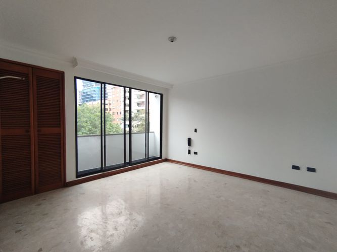 Apartamento de 3 alcobas en arriendo en Lalinde, Medellín, 130 m² · foto 7 de 12
