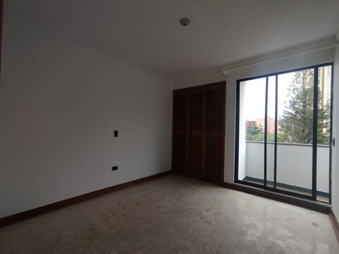Apartamento de 3 alcobas en arriendo en Lalinde, Medellín, 130 m² · foto 10 de 12