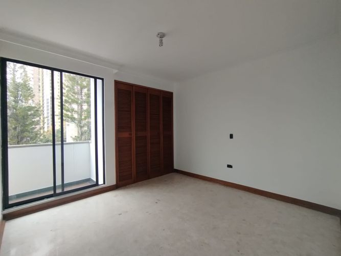 Apartamento de 3 alcobas en arriendo en Lalinde, Medellín, 130 m² · foto 12 de 12