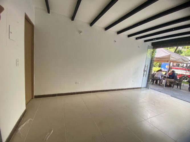 Local en arriendo en Los Colores, Medellín, 40 m² · foto 2 de 12