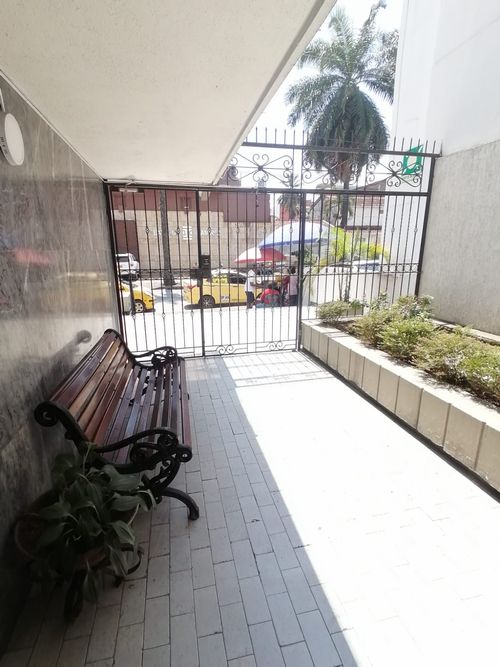 Apartamento de 3 alcobas en venta en Versalles, Cali, 210 m² · foto 3 de 24