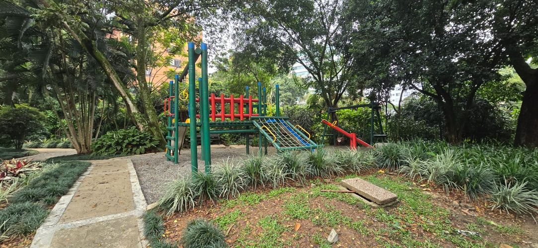 Apartamento de 3 alcobas en venta en La Florida, Medellín, 172 m² · foto 16 de 21
