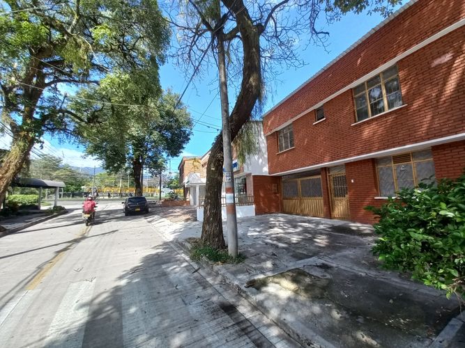 Casa de 8 alcobas en venta en Casa Club, Ibagué, 400 m² · foto 2 de 24