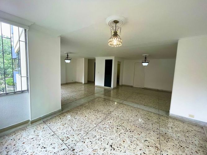 Apartamento de 3 alcobas en arriendo en Laureles, Medellín, 195 m² · foto 2 de 18