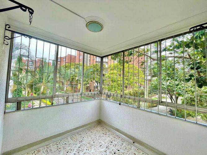 Apartamento de 3 alcobas en arriendo en Laureles, Medellín, 195 m² · foto 4 de 18