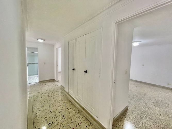 Apartamento de 3 alcobas en arriendo en Laureles, Medellín, 195 m² · foto 5 de 18