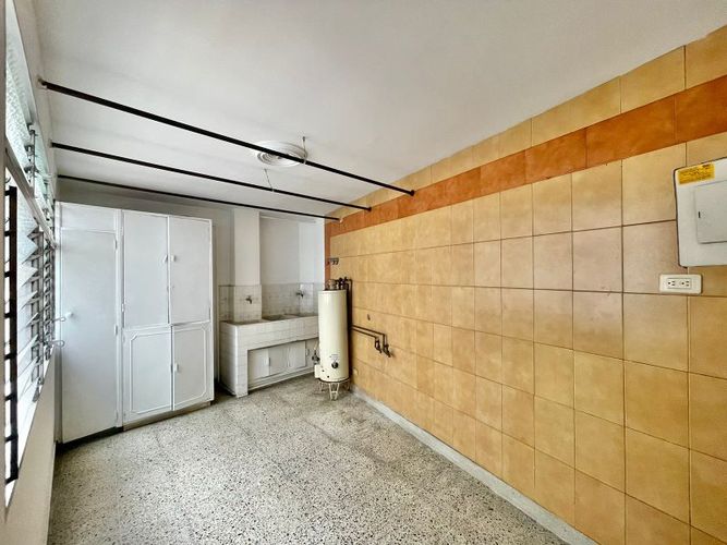 Apartamento de 3 alcobas en arriendo en Laureles, Medellín, 195 m² · foto 11 de 18