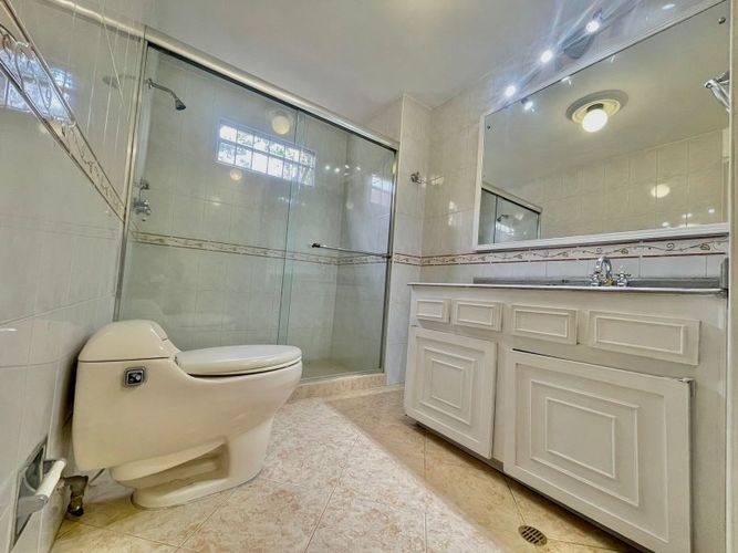 Apartamento de 3 alcobas en arriendo en Laureles, Medellín, 195 m² · foto 12 de 18