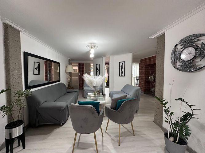 Casa de 5 alcobas en venta en El Poblado, Medellín, 250 m² · foto 3 de 20