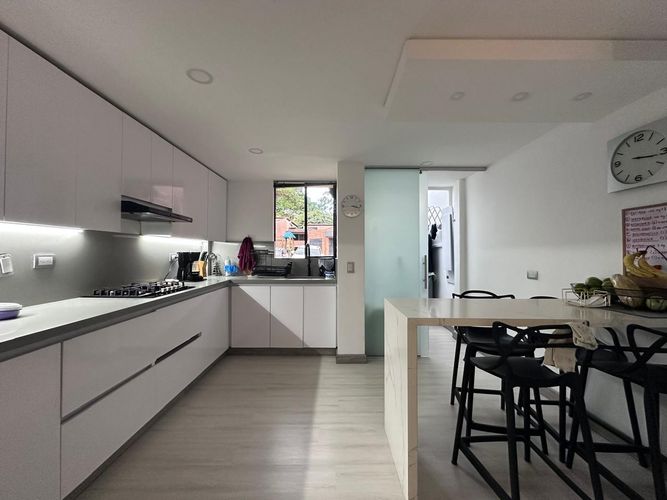 Casa de 5 alcobas en venta en El Poblado, Medellín, 250 m² · foto 9 de 20