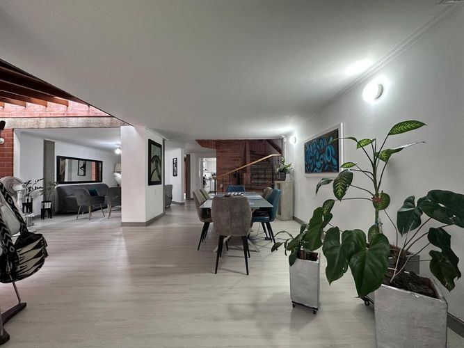 Casa de 5 alcobas en venta en El Poblado, Medellín, 250 m² · foto 5 de 20