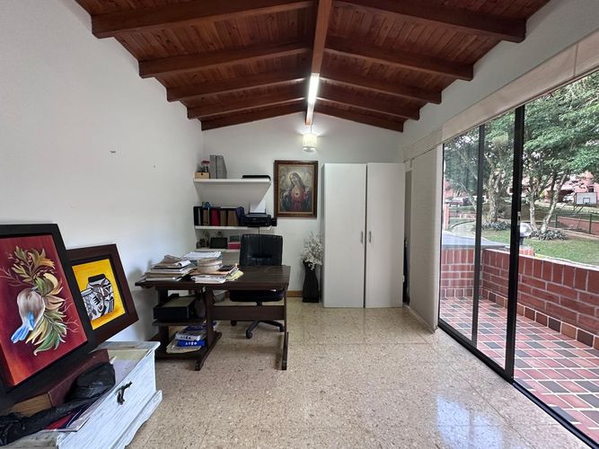 Casa de 5 alcobas en venta en El Poblado, Medellín, 250 m² · foto 11 de 20