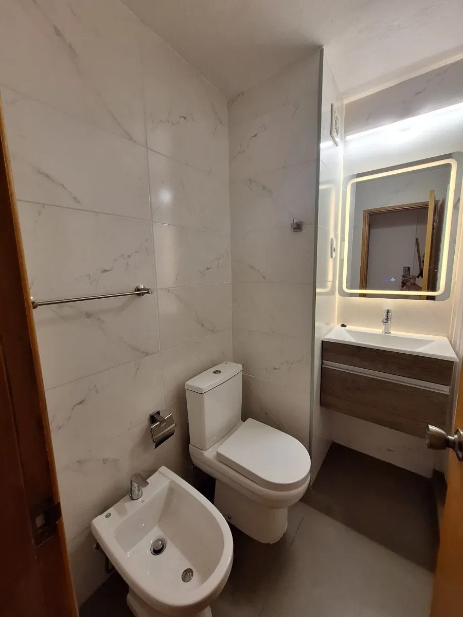 ALQUILER | Apartamento en Malvin frente al mar con dos dormitorios y doble cochera. · Foto 6