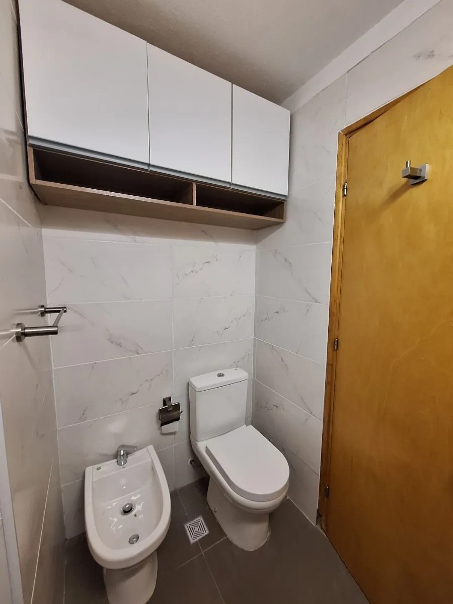ALQUILER | Apartamento en Malvin frente al mar con dos dormitorios y doble cochera. · Foto 9