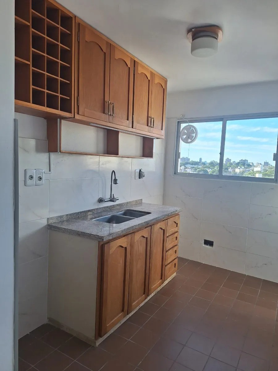 ALQUILER | Apartamento en Malvin frente al mar con dos dormitorios y doble cochera. · Foto 4