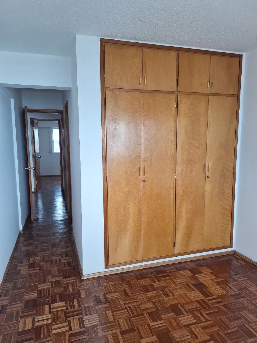 ALQUILER | Apartamento en Malvin frente al mar con dos dormitorios y doble cochera. · Foto 10