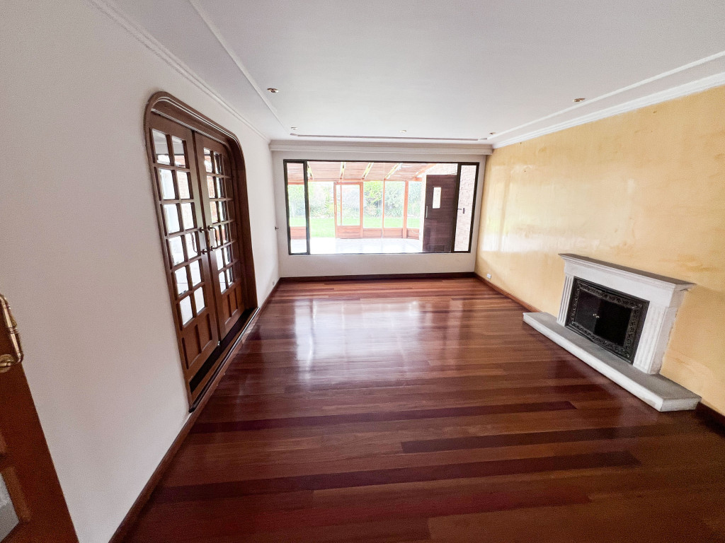 Casa en venta en San Jose De Bavaria, Bogotá · foto 2 de 14