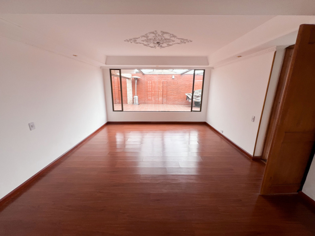Casa en venta en San Jose De Bavaria, Bogotá · foto 3 de 14