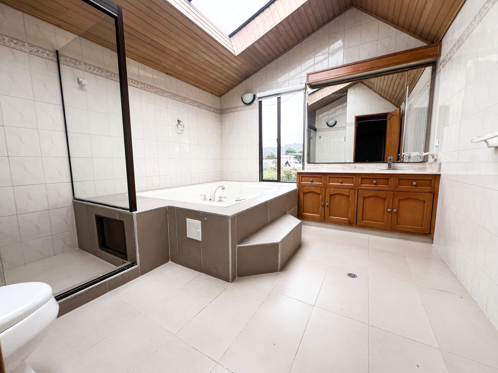 Casa en venta en San Jose De Bavaria, Bogotá · foto 9 de 14
