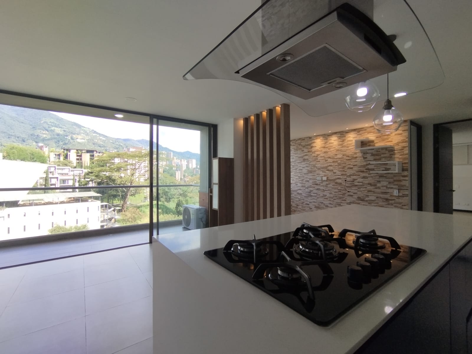 Apartamento en arriendo en El Poblado, Medellín · foto 3 de 20