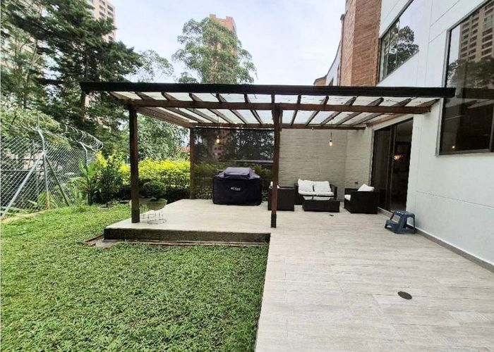 Casa de 4 alcobas en venta en El Castillo, Medellín, 337 m² · foto 7 de 21