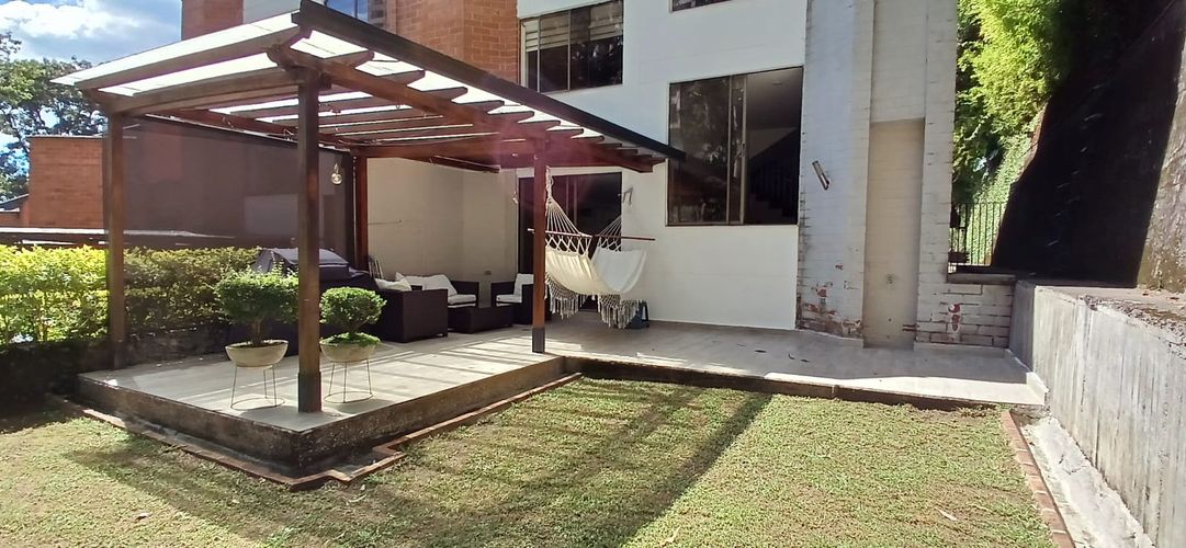 Casa de 4 alcobas en venta en El Castillo, Medellín, 337 m² · foto 9 de 21
