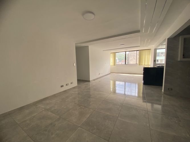Apartamento de 3 alcobas en venta en La Merced, Cali, 125 m² · foto 1 de 10