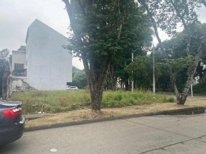 Lote en venta en Prados Del Norte, Cali, 384 m² · foto 4 de 5