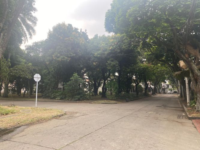 Lote en venta en Prados Del Norte, Cali, 384 m² · foto 5 de 5