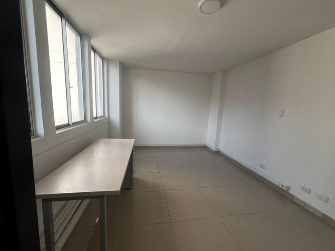 Consultorio en venta en Sector Plaza De Bolivar, Pereira, 156 m² · foto 3 de 24