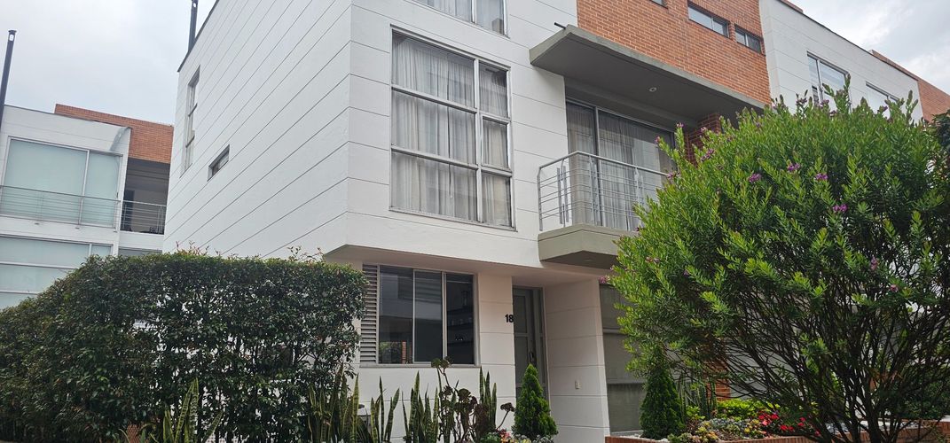 Casa de 4 alcobas en venta en Gratamira, Bogotá, 225 m² · foto 2 de 24