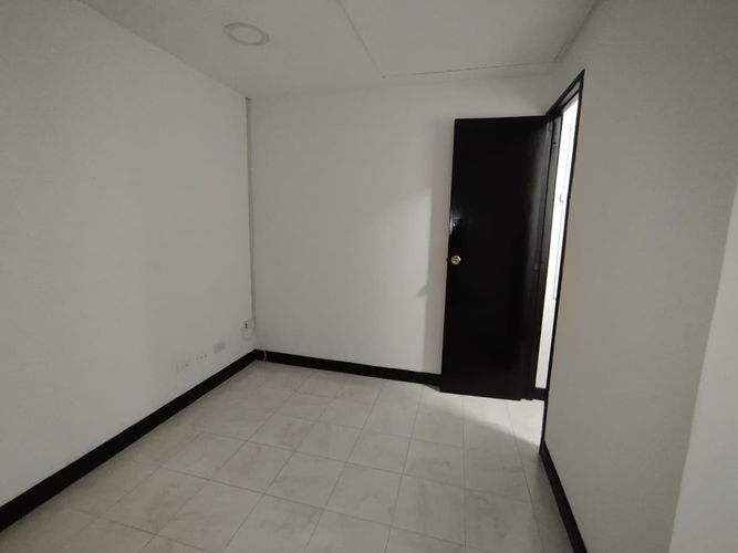 Oficina en arriendo en El Poblado, Medellín, 46 m² · foto 4 de 8