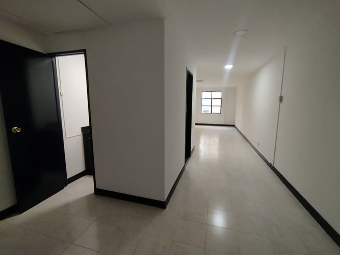 Oficina en arriendo en El Poblado, Medellín, 46 m² · foto 6 de 8