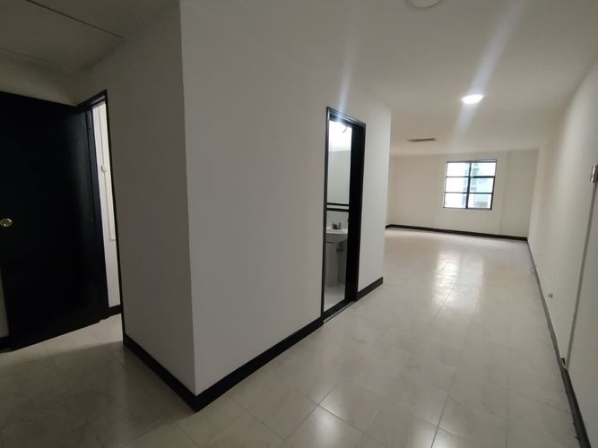 Oficina en arriendo en El Poblado, Medellín, 46 m² · foto 7 de 8