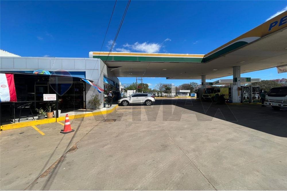 ESTACIÓN DE SERVICIO SOBRE AV. PRINCIPAL YPANÉ - VILLETA EN VENTA — foto 3