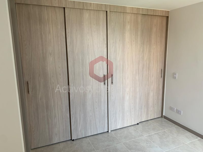 Apartamento en arriendo en Loma Del Barro, Envigado · foto 7 de 16