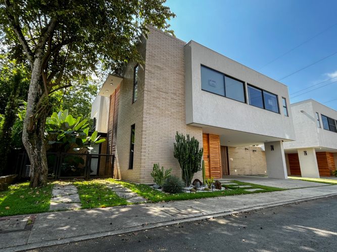 Casa de 4 alcobas en venta en Pance, Cali, 302 m² · foto 2 de 24