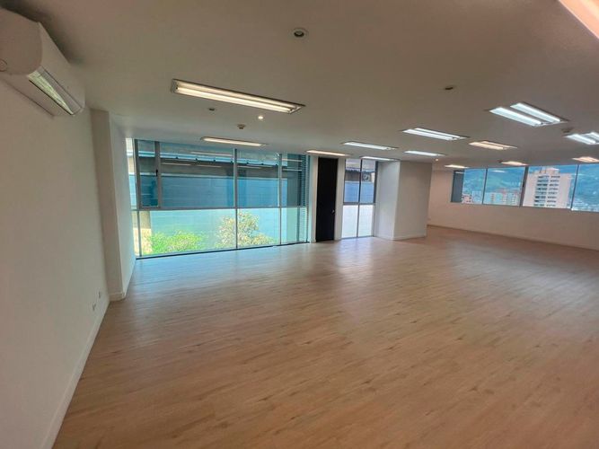 Oficina en arriendo en El Poblado, Medellín, 84 m² · foto 4 de 18