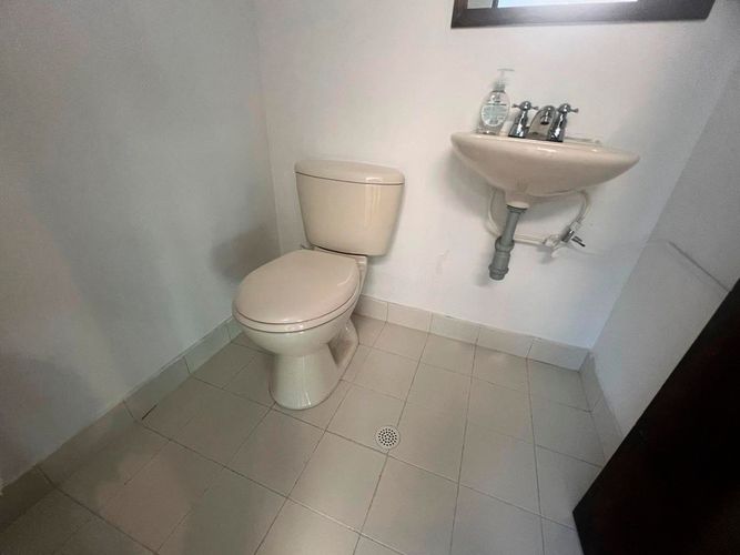 Oficina en arriendo en El Poblado, Medellín, 84 m² · foto 17 de 18