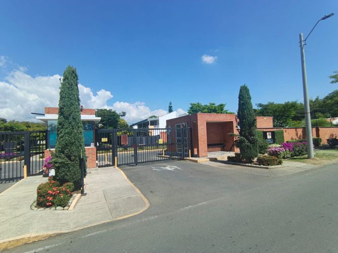 Casa de 3 alcobas en venta en El Castillo, Jamundí, 180 m² · foto 2 de 24