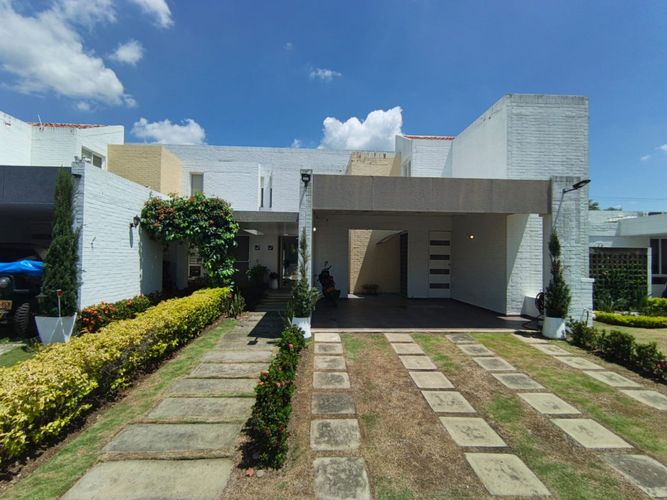 Casa de 3 alcobas en venta en El Castillo, Jamundí, 180 m² · foto 3 de 24