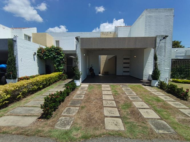 Casa de 3 alcobas en venta en El Castillo, Jamundí, 180 m² · foto 5 de 24